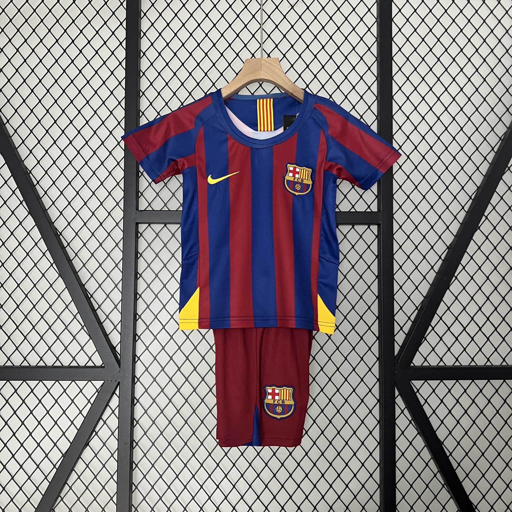 Retro 05-06 Barcelona Home Kids Kit