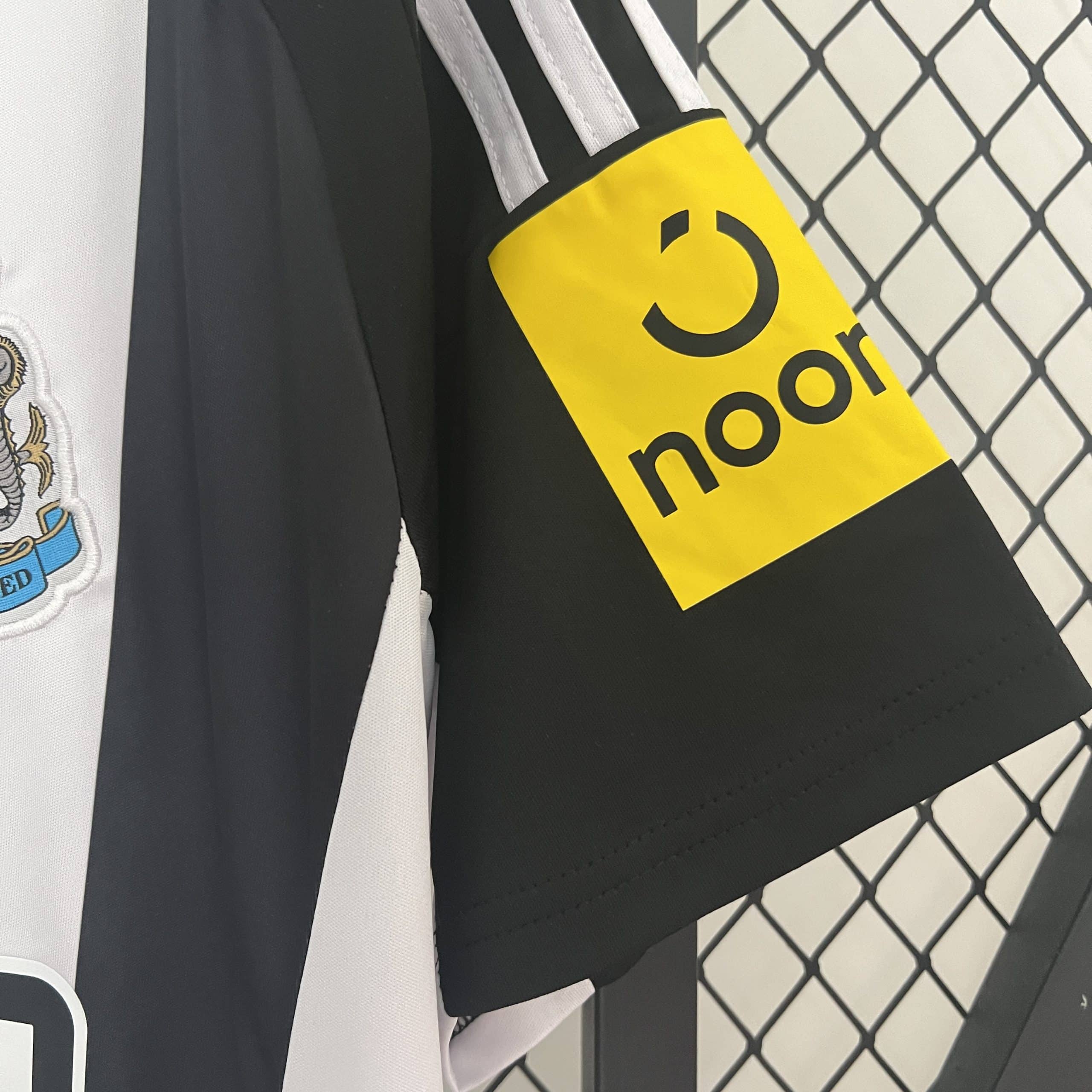 24-25 Newcastle United Home Fans Jersey/ 24-25 纽卡斯尔联主场球迷