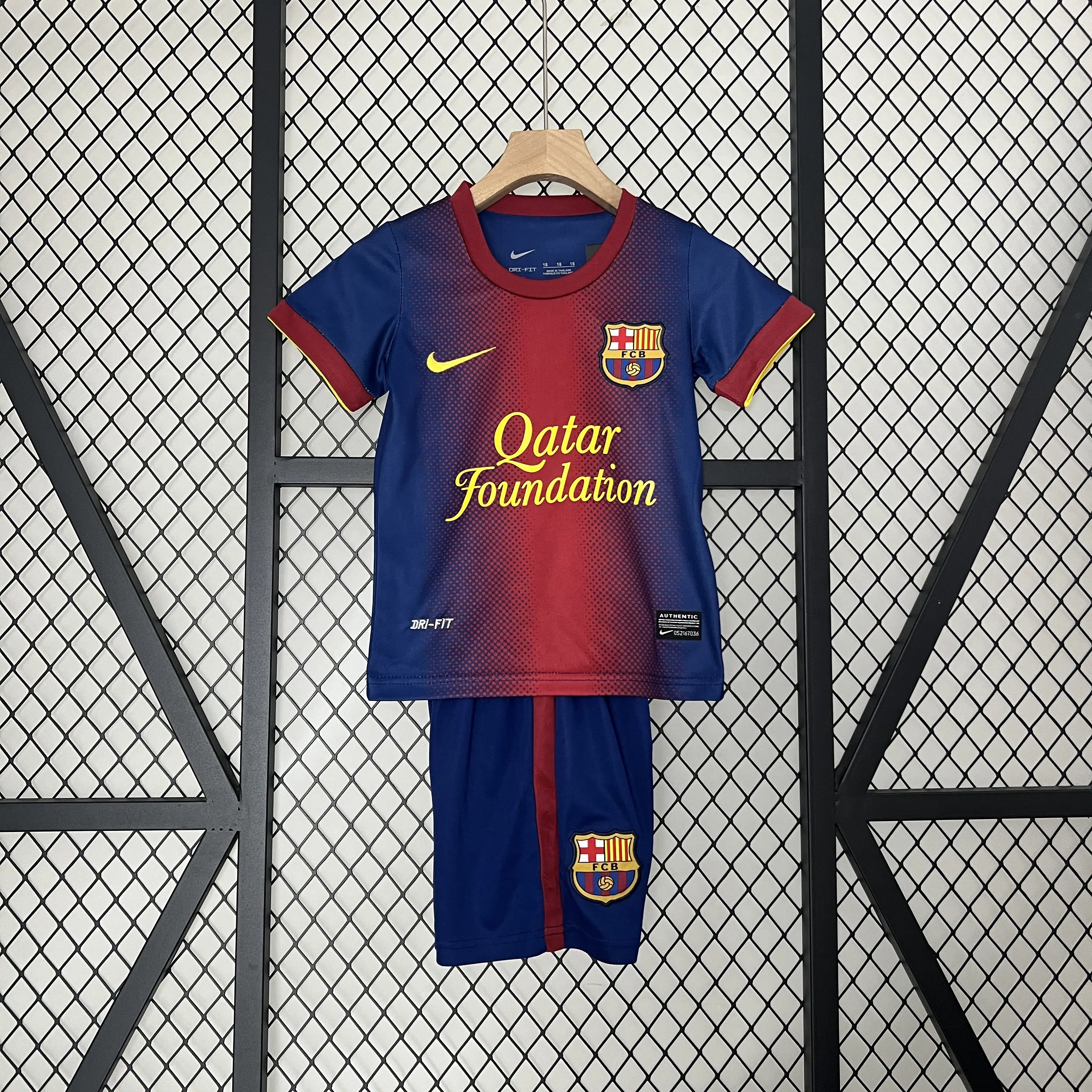 Retro 12-13 Barcelona Home Kids Kit/12-13巴萨主场童装