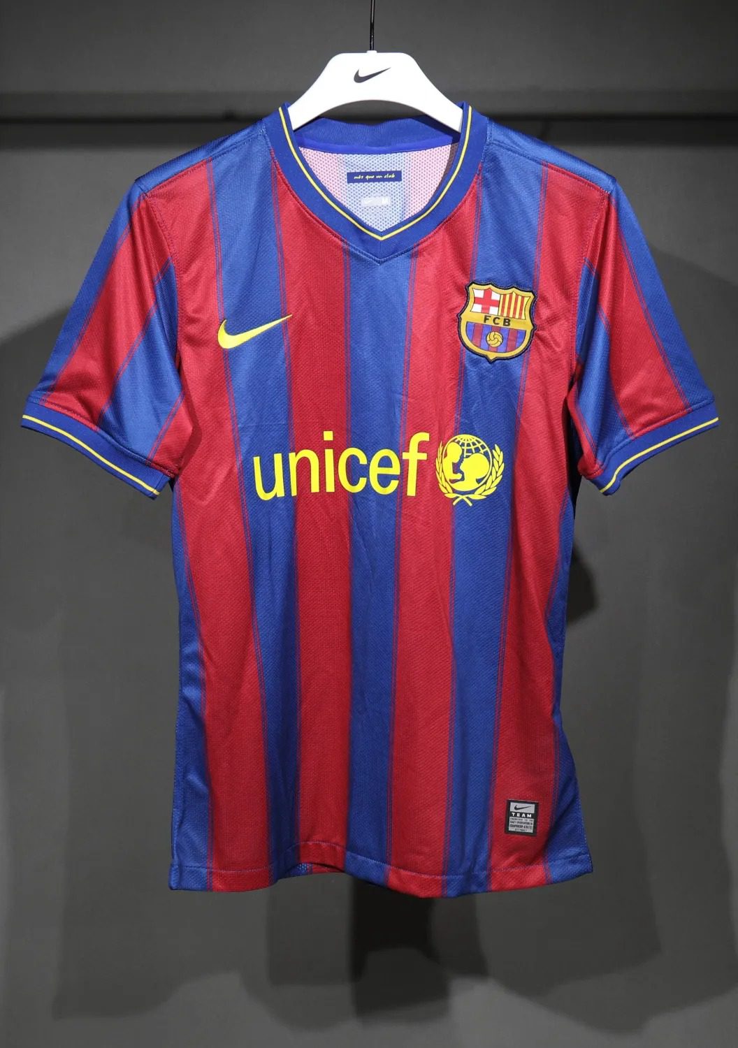09-10 Barcelona Home Player Retro Jersey