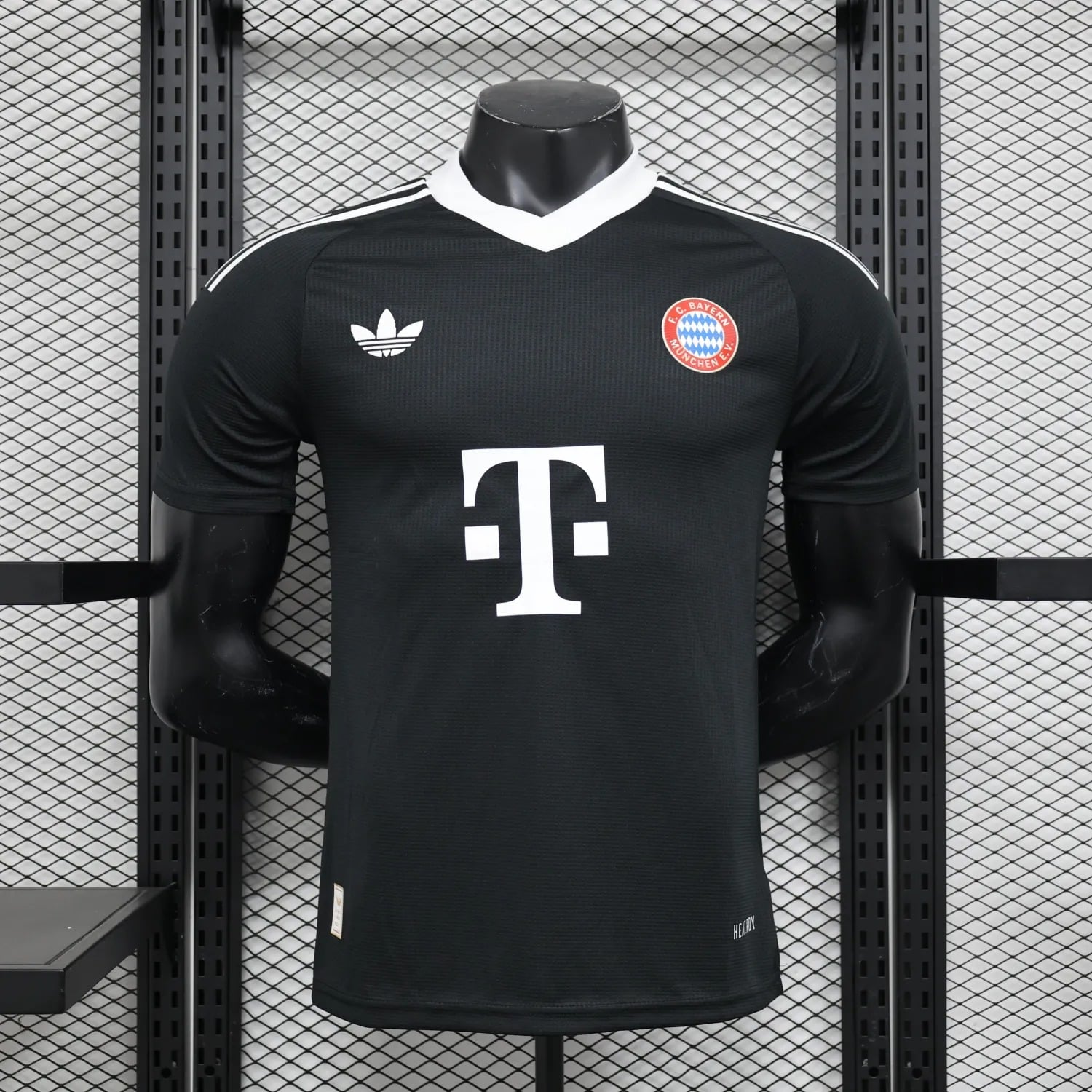 24-25 Bayern Munich Black Goal Keeper Player Jersey